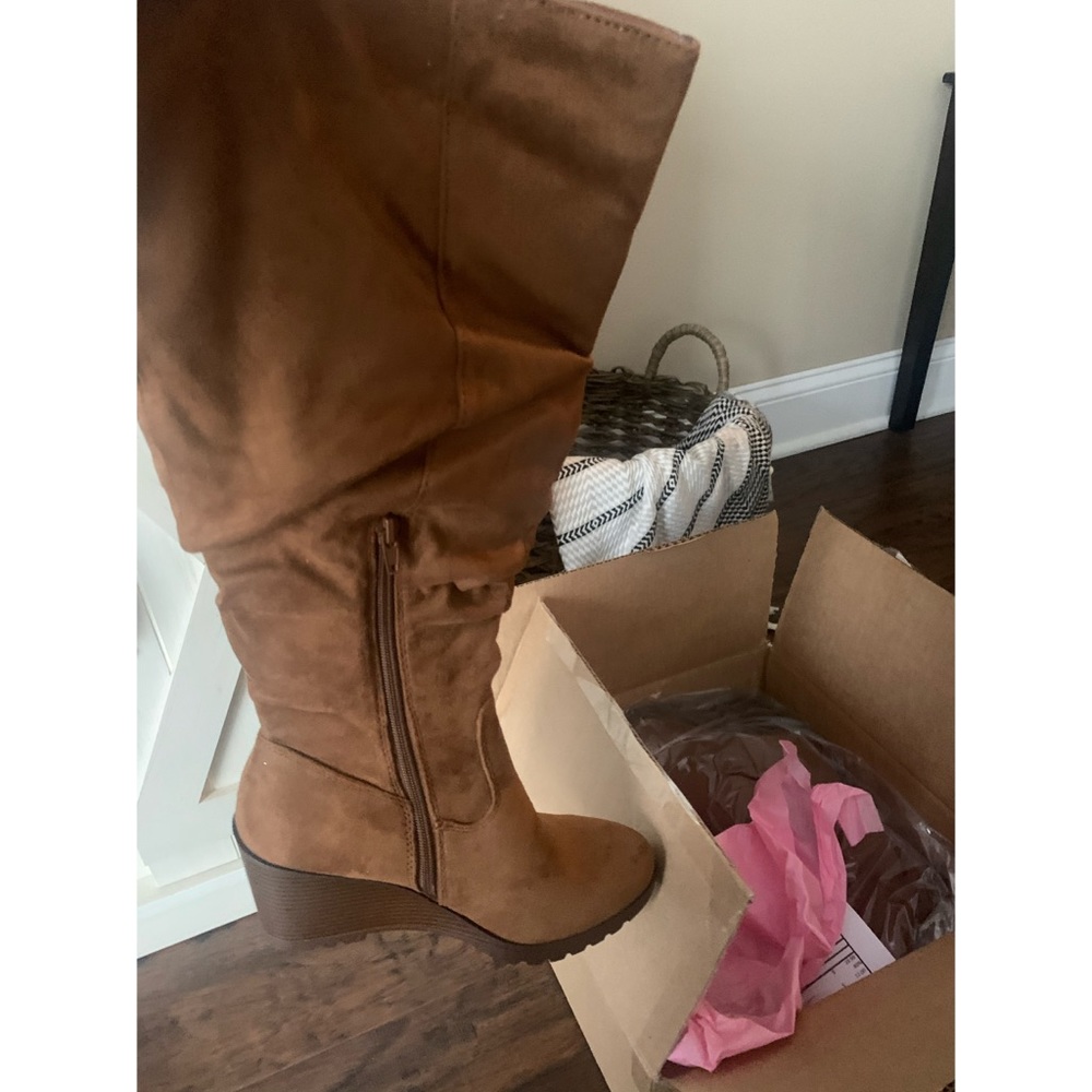 New in box - Wedge Boots